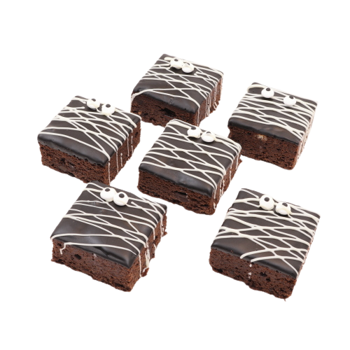 Halloween brownies mummies met pure chocolade, witte strepen en oogjes als decoratie